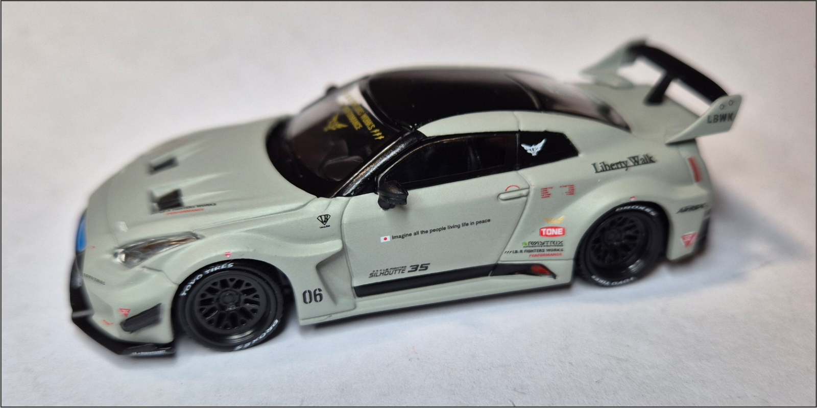 MiniGT - Nissan LB-Silhouette Works GT 35GT-RR V1